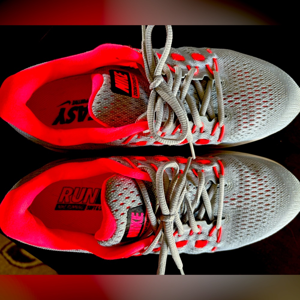 *Like NEW* Nike Air Zoom Vomero 12 Womens Running Shoes - used only a few times